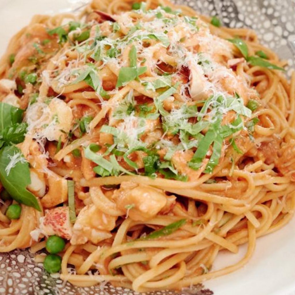 the-ever-tasty-and-yummy-giada-lobster-pasta