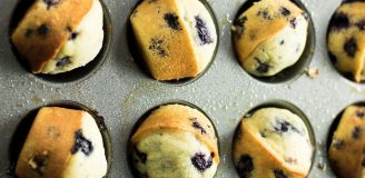Blueberry muffins with frozen blueberries