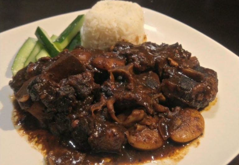 Jamaican Oxtail Recipe Slow Cooker as the Stew with Broads Beans ...