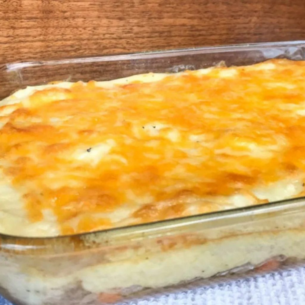 Easy Shepherd's Pie with Instant Mashed Potatoes as Simpler Cooking of Classic Dish