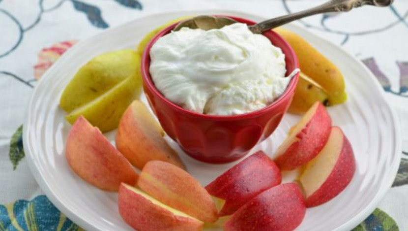 Marshmallow Fluff Fruit Dip, the Fluffy Sweet Fruit Dipping that Goes Great with Your Favorite Fruits