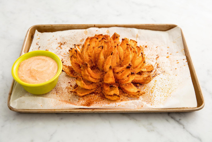 How to Reheat a Bloomin Onion Using an Oven in a Few Minutes
